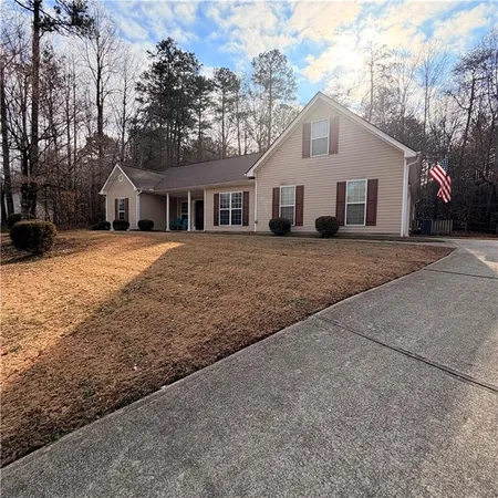 a view of house with a yard
