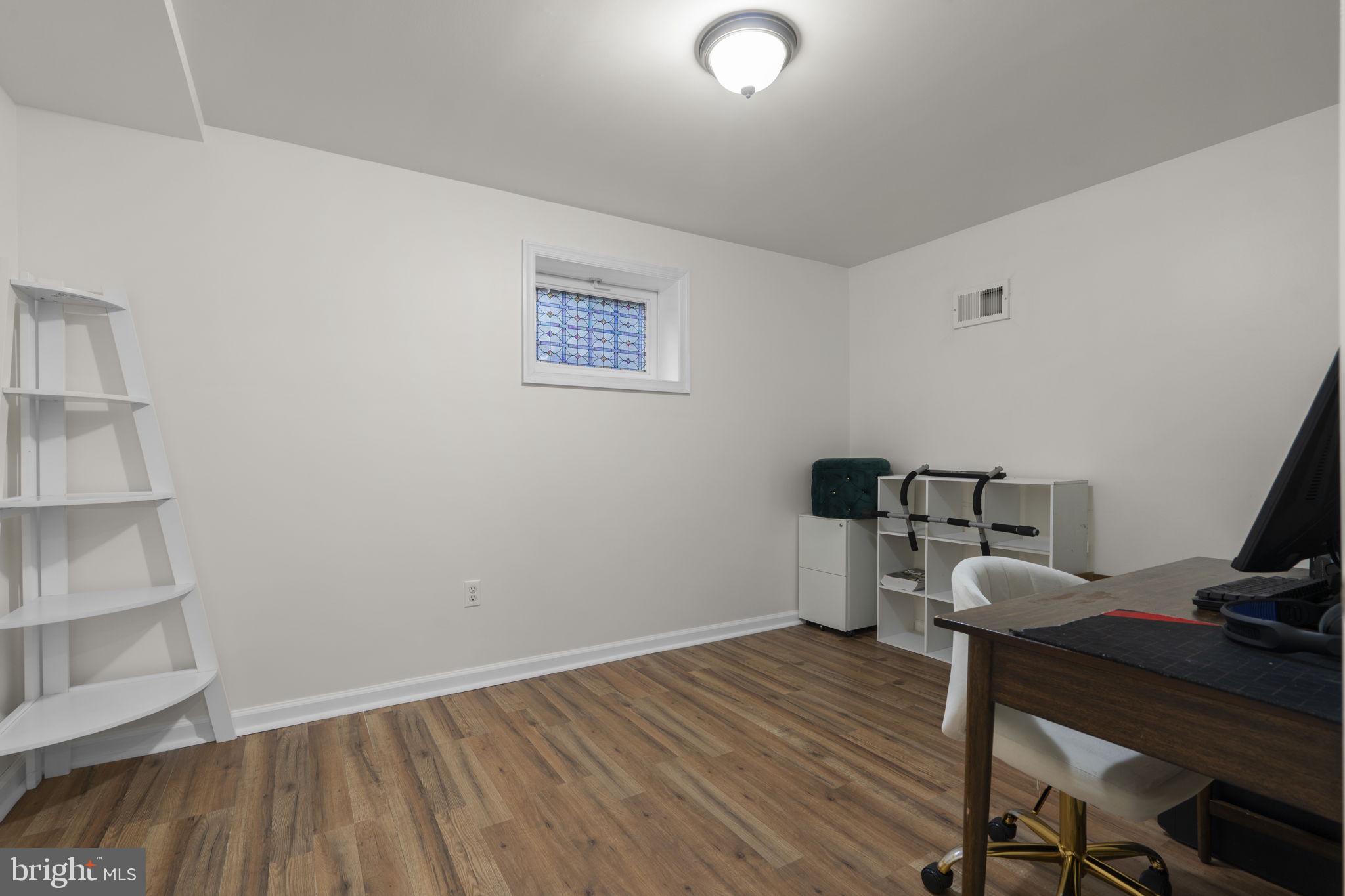 6106 Roxbury Avenue Springfield, VA 22152 - Photo 37 of 50 Flex space - great for office or craft room