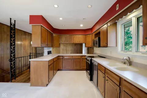 $599,999 | 10712 Wildwood Drive, Fishers, IN 46037