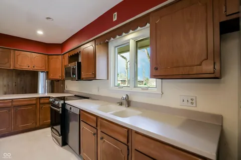 $599,999 | 10712 Wildwood Drive, Fishers, IN 46037