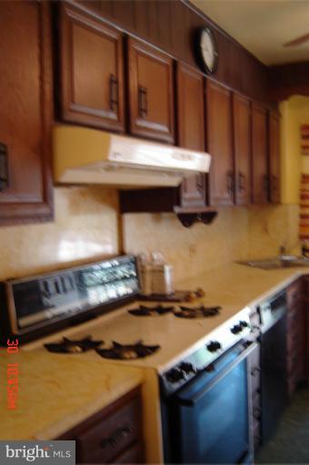 1626 Burnwood Road Baltimore, MD 21239 - Photo 3 of 14 Kitchen