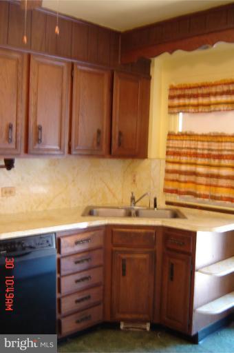 1626 Burnwood Road Baltimore, MD 21239 - Photo 5 of 14 Kitchen