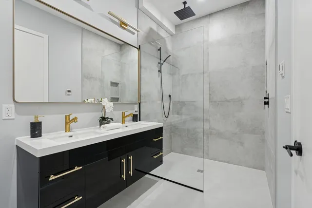 $850,000 | 5830 North Lincoln Avenue, Unit 1E, Chicago, IL 60659