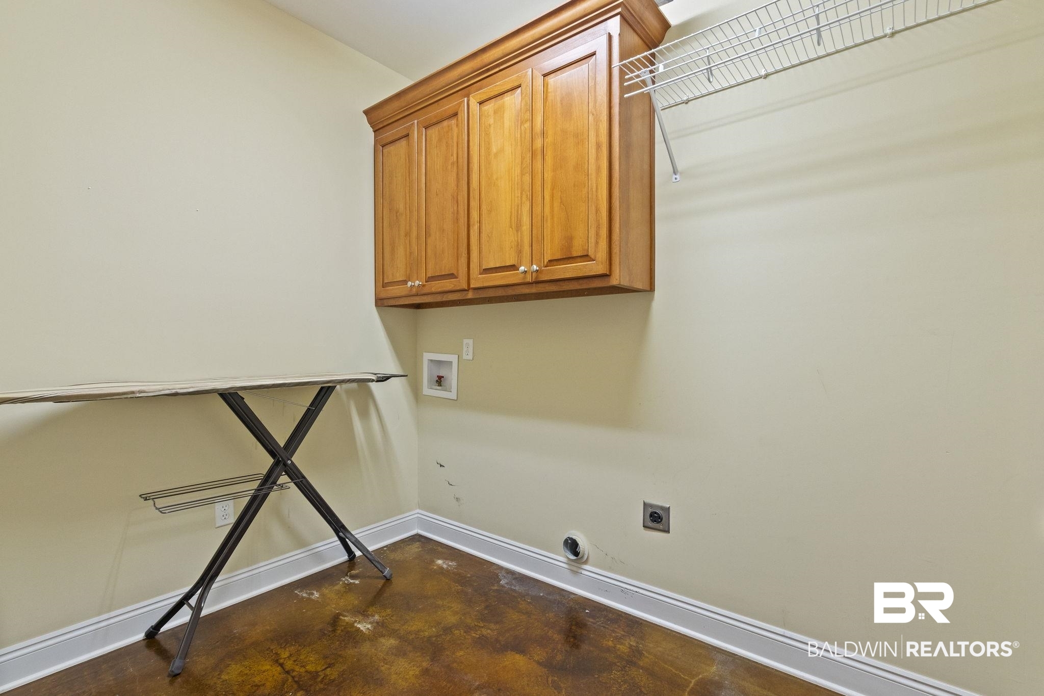134 Hawthorne Circle Fairhope, AL 36532 - Photo 37 of 45 Large Utility Room