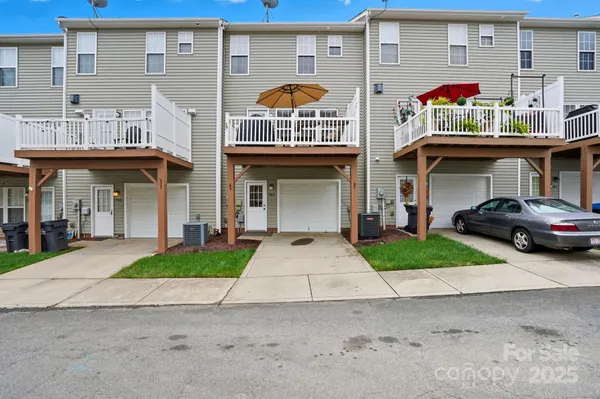 $372,900 | 15815 Castle Watch Avenue, Charlotte, NC 28277