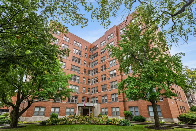 $200,000 | 1585 Ridge Avenue, Unit 404, Evanston, IL 60201