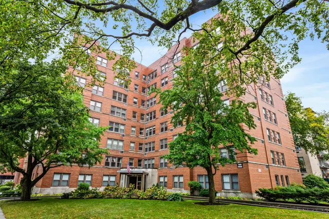 $200,000 | 1585 Ridge Avenue, Unit 404, Evanston, IL 60201