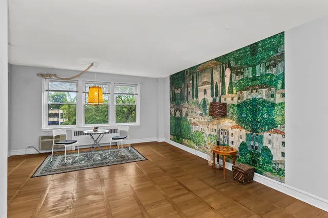 $200,000 | 1585 Ridge Avenue, Unit 404, Evanston, IL 60201