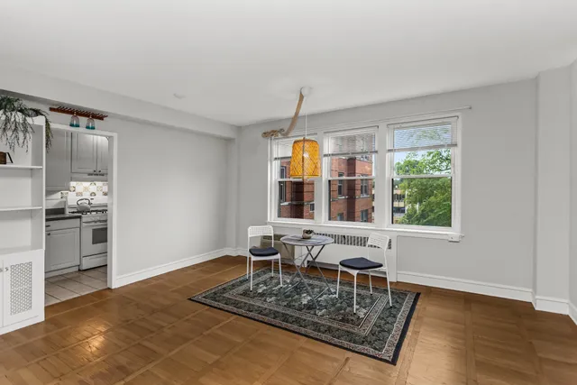 $200,000 | 1585 Ridge Avenue, Unit 404, Evanston, IL 60201