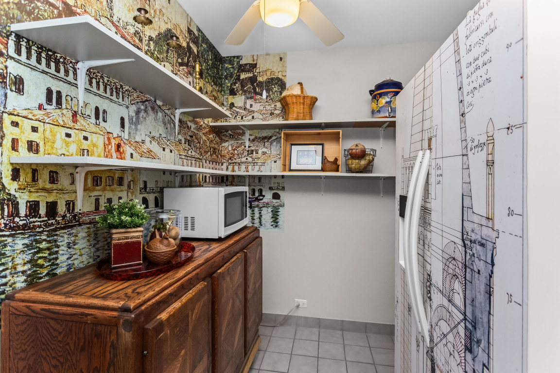 1585 Ridge Avenue, Unit 404 Evanston, IL 60201 - Photo 8 of 17