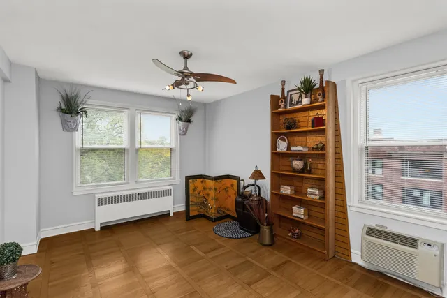 $200,000 | 1585 Ridge Avenue, Unit 404, Evanston, IL 60201