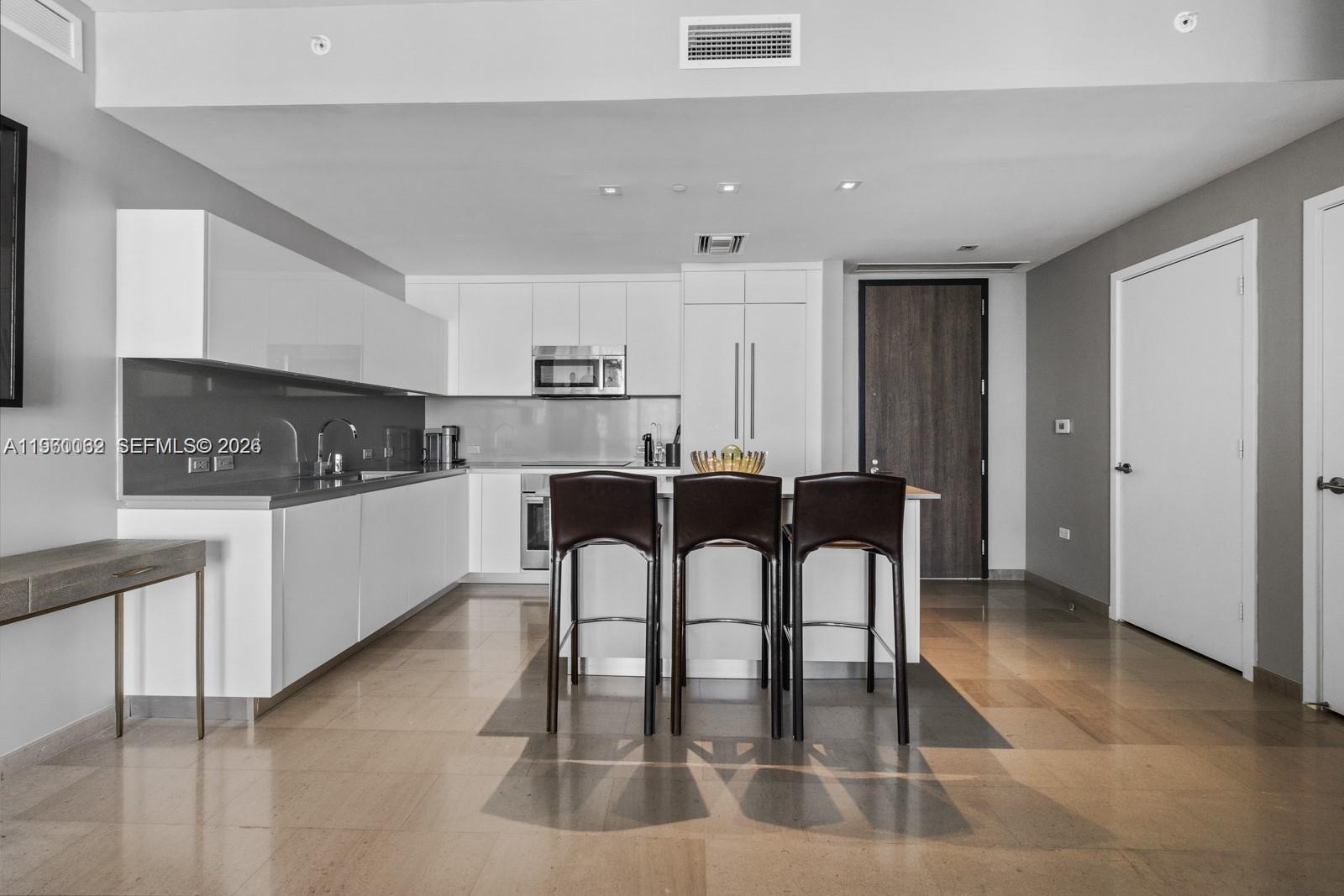 88 Southwest 7th Street, Unit 3909 Miami, FL 33130 - Photo 10 of 20