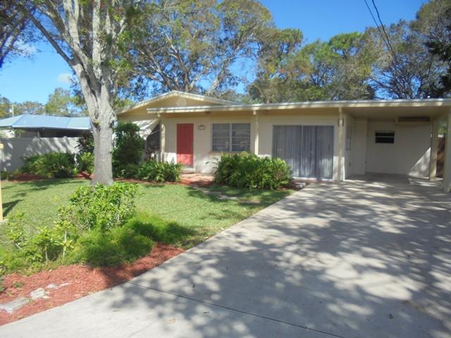 1814 Edgevale Road Fort Pierce, FL 34982 - Photo 2 of 43 DSC07512