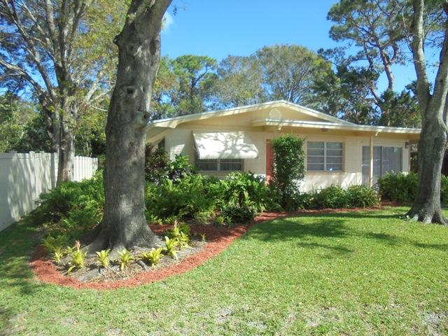 1814 Edgevale Road Fort Pierce, FL 34982 - Photo 3 of 43 DSC07514