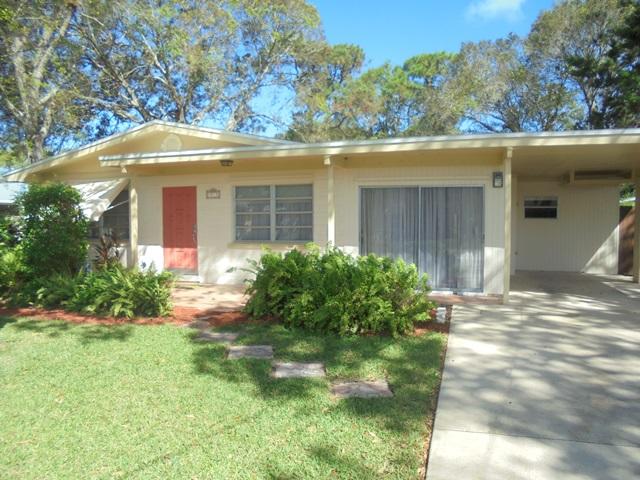 1814 Edgevale Road Fort Pierce, FL 34982 - Photo 4 of 43 DSC07515