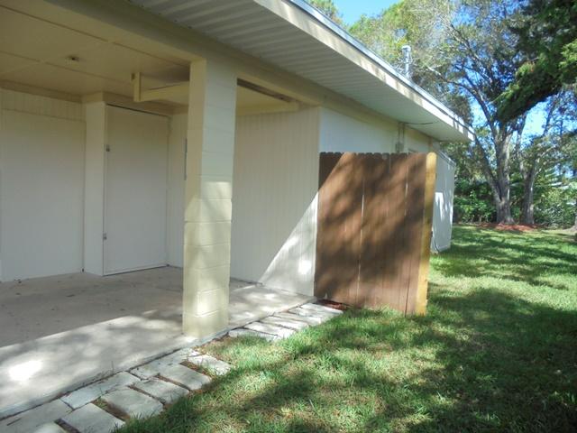 1814 Edgevale Road Fort Pierce, FL 34982 - Photo 5 of 43 DSC07516