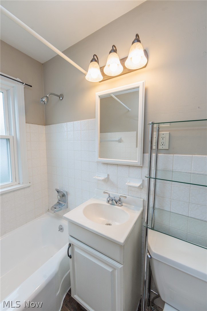 1551 Winchester Road Cleveland, OH 44124 - Photo 16 of 48