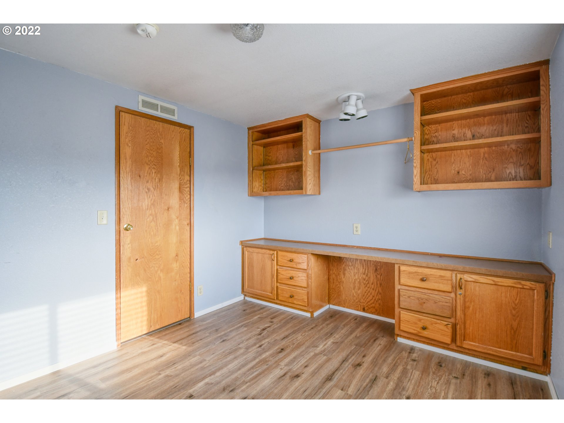 809 Southwest 11th Street Pendleton, OR 97801 - Photo 24 of 32 a view of an empty room with wooden floor and a window