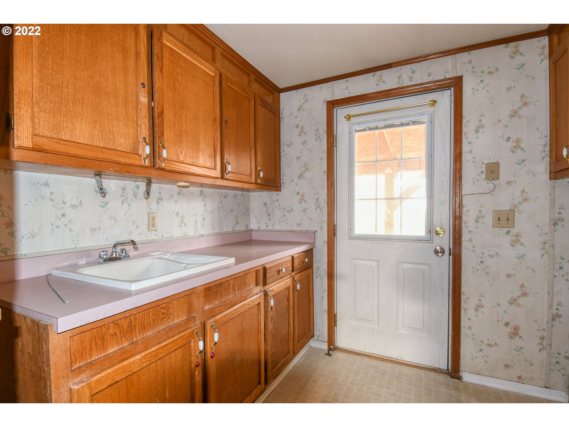 809 Southwest 11th Street Pendleton, OR 97801 - Photo 28 of 32 a kitchen with a sink a cabinets and window