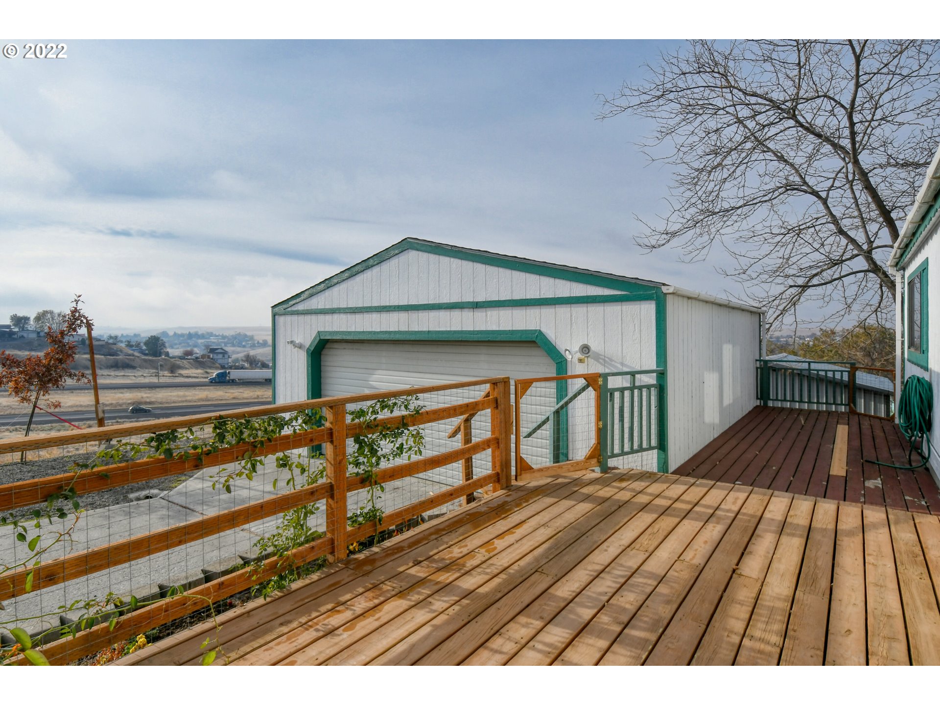 809 Southwest 11th Street Pendleton, OR 97801 - Photo 5 of 32 a view of a roof deck