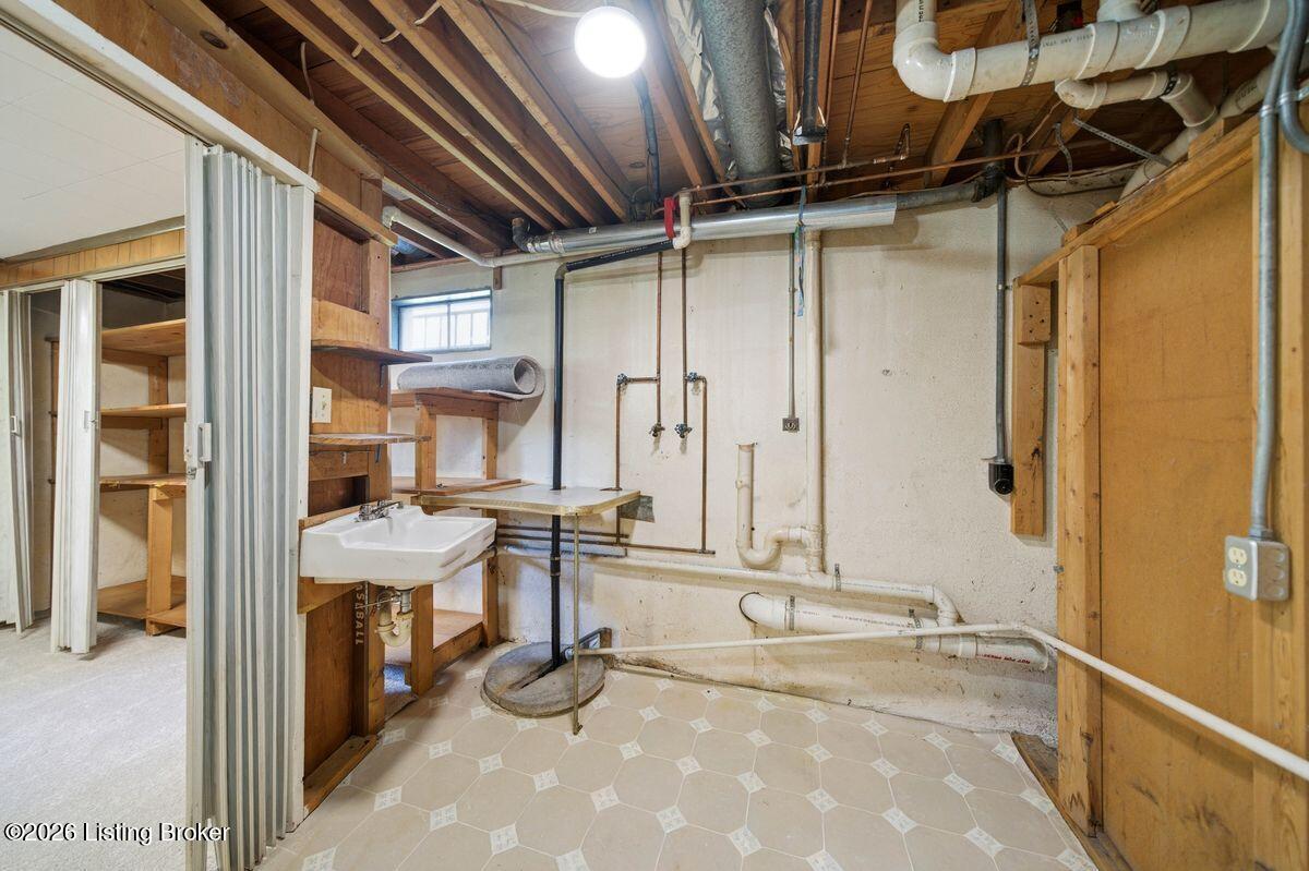 5503 Beth Road Louisville, KY 40219 - Photo 27 of 39 Laundry area