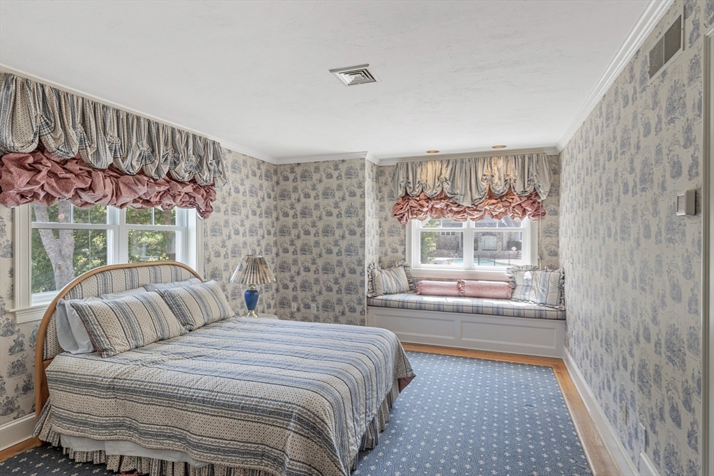 4390 Main Street Barnstable, MA 02675 - Photo 24 of 42 a bedroom with a bed and a window