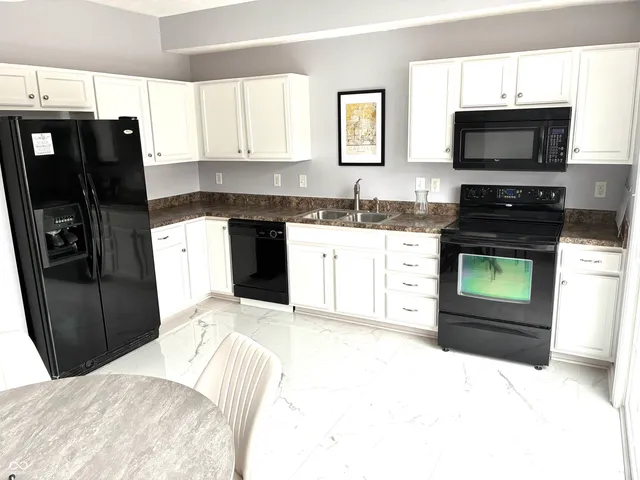 $3,200 | 328 West Main Street, Carmel, IN 46032