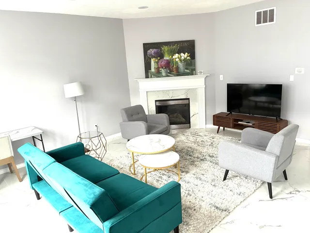 $3,200 | 328 West Main Street, Carmel, IN 46032