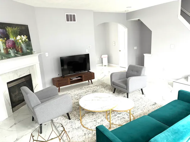 $3,200 | 328 West Main Street, Carmel, IN 46032