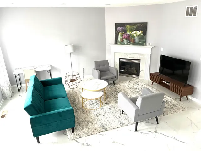 $3,200 | 328 West Main Street, Carmel, IN 46032