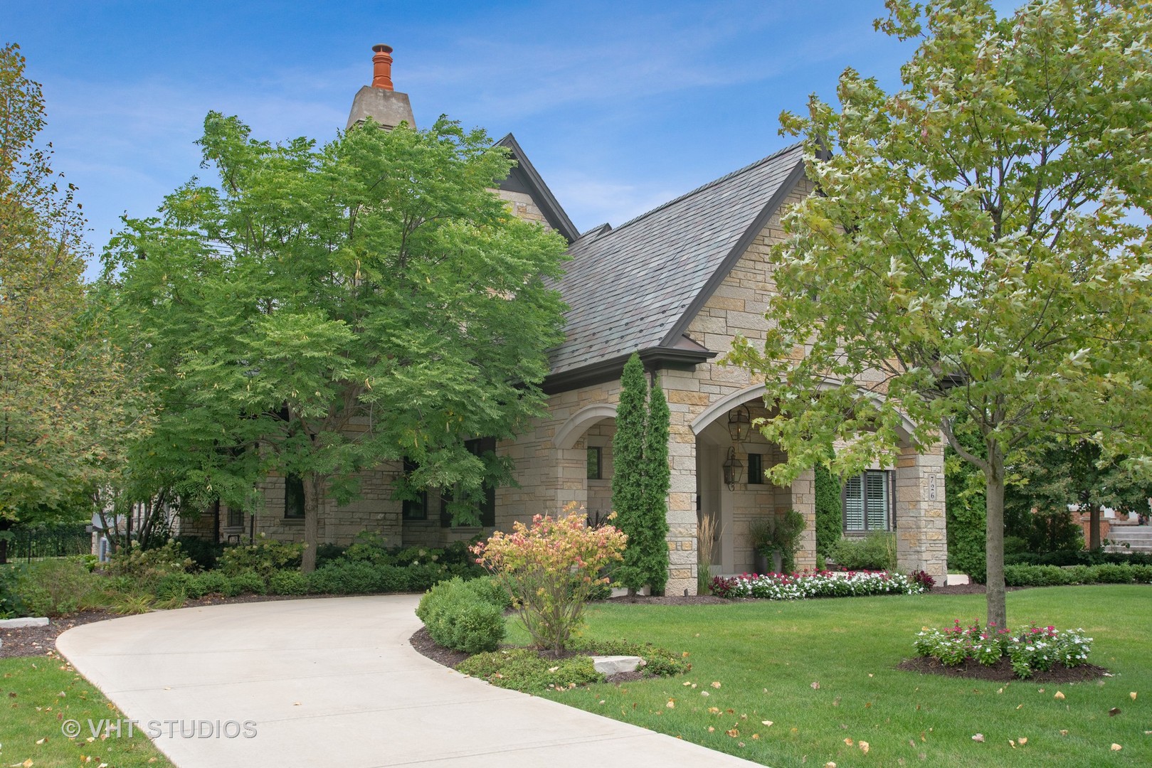 726 Hastings Street Park Ridge, IL 60068 - Photo 2 of 38 a front view of a house with garden
