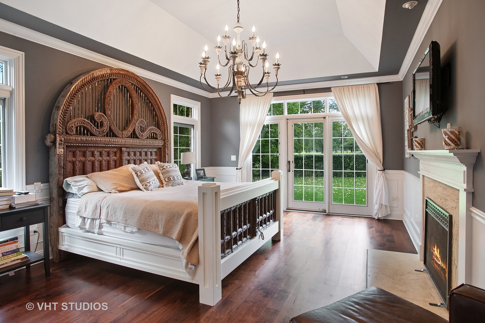 726 Hastings Street Park Ridge, IL 60068 - Photo 17 of 38 a bed sitting in a bedroom next to a window