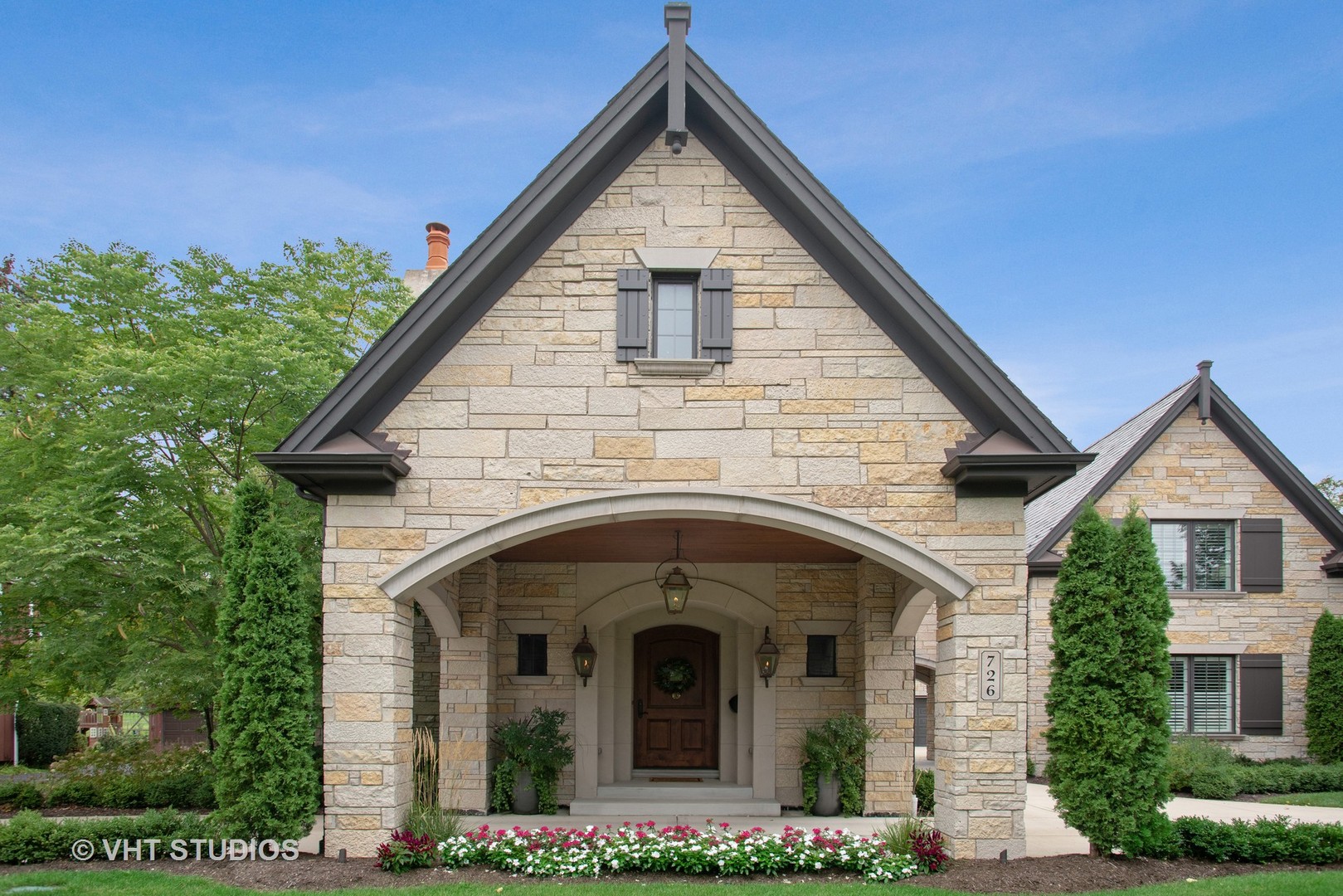 726 Hastings Street Park Ridge, IL 60068 - Photo 3 of 38 a view of white house