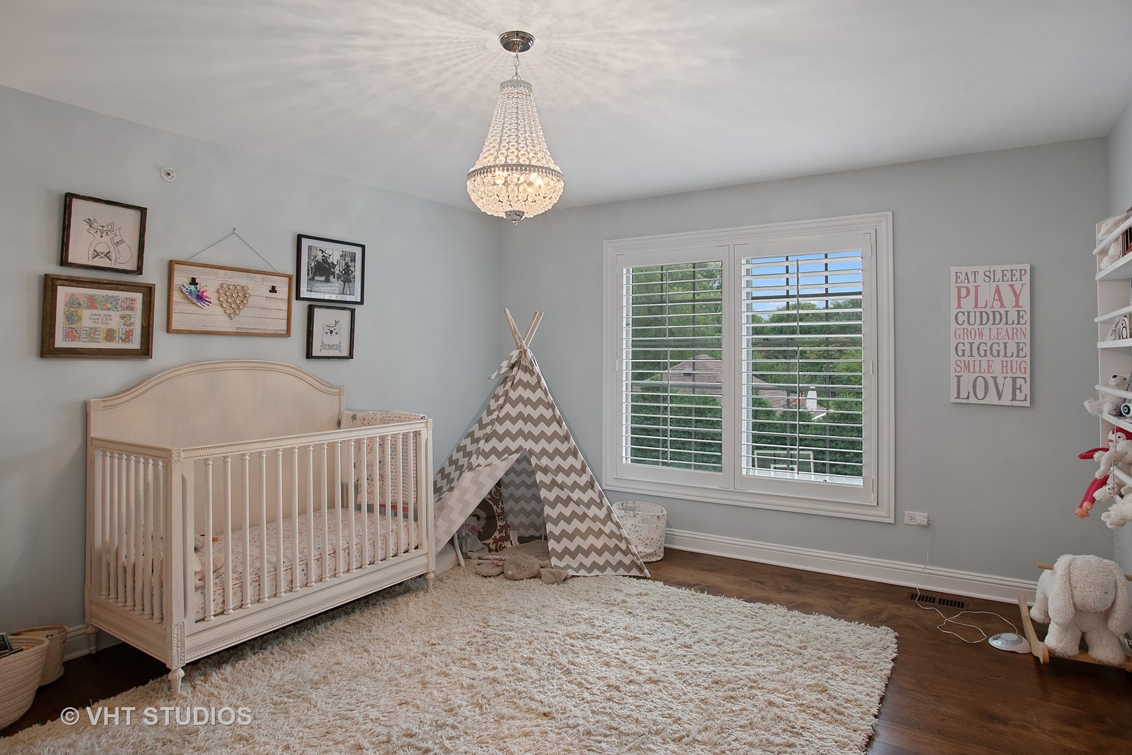 726 Hastings Street Park Ridge, IL 60068 - Photo 23 of 38 a bedroom with a bed and a window