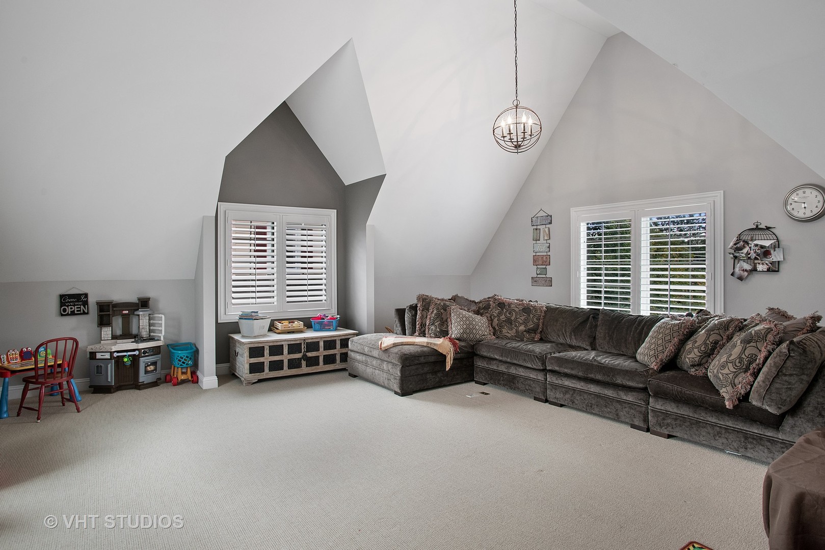 726 Hastings Street Park Ridge, IL 60068 - Photo 27 of 38 a living room with furniture window and a table