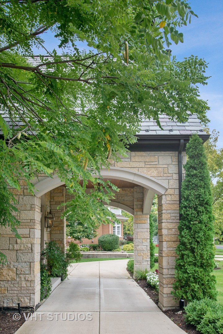 726 Hastings Street Park Ridge, IL 60068 - Photo 4 of 38 a front view of a house with a garden