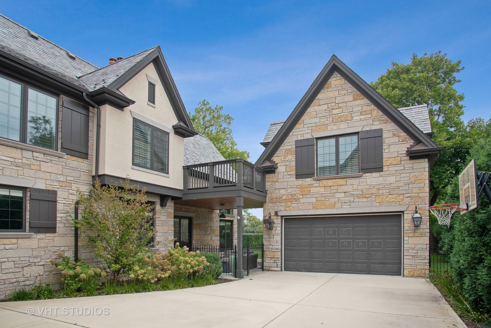 726 Hastings Street Park Ridge, IL 60068 - Photo 33 of 38 a front view of a house with a yard and garage