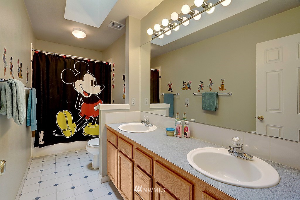 12513 160th Avenue Southeast Renton, WA 98059 - Photo 14 of 18