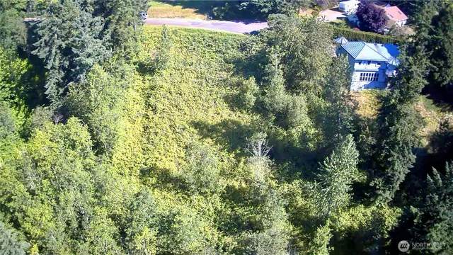 a view of a multi story building