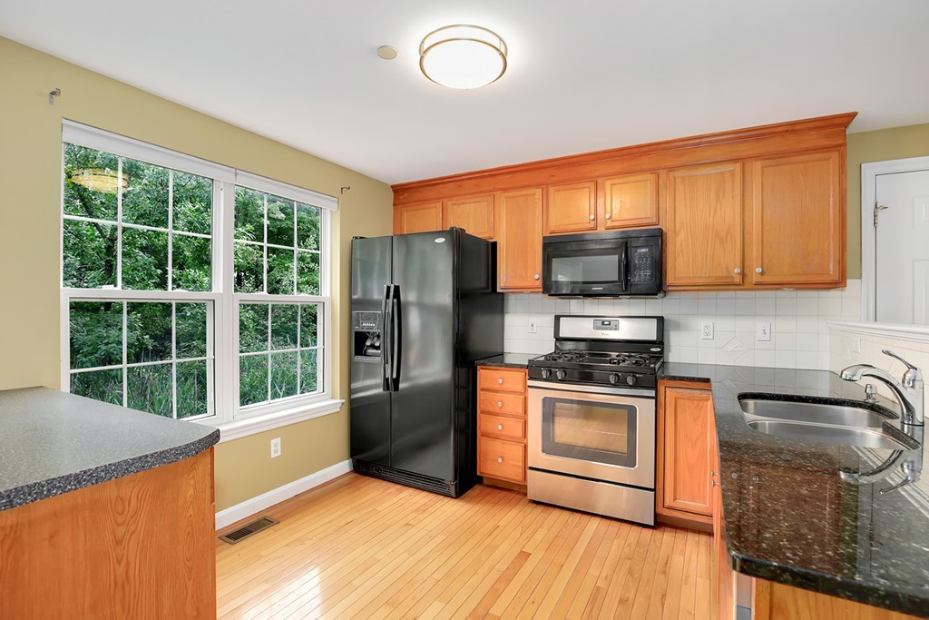 36 Peterson Road North Andover, MA 01845 - Photo 3 of 18