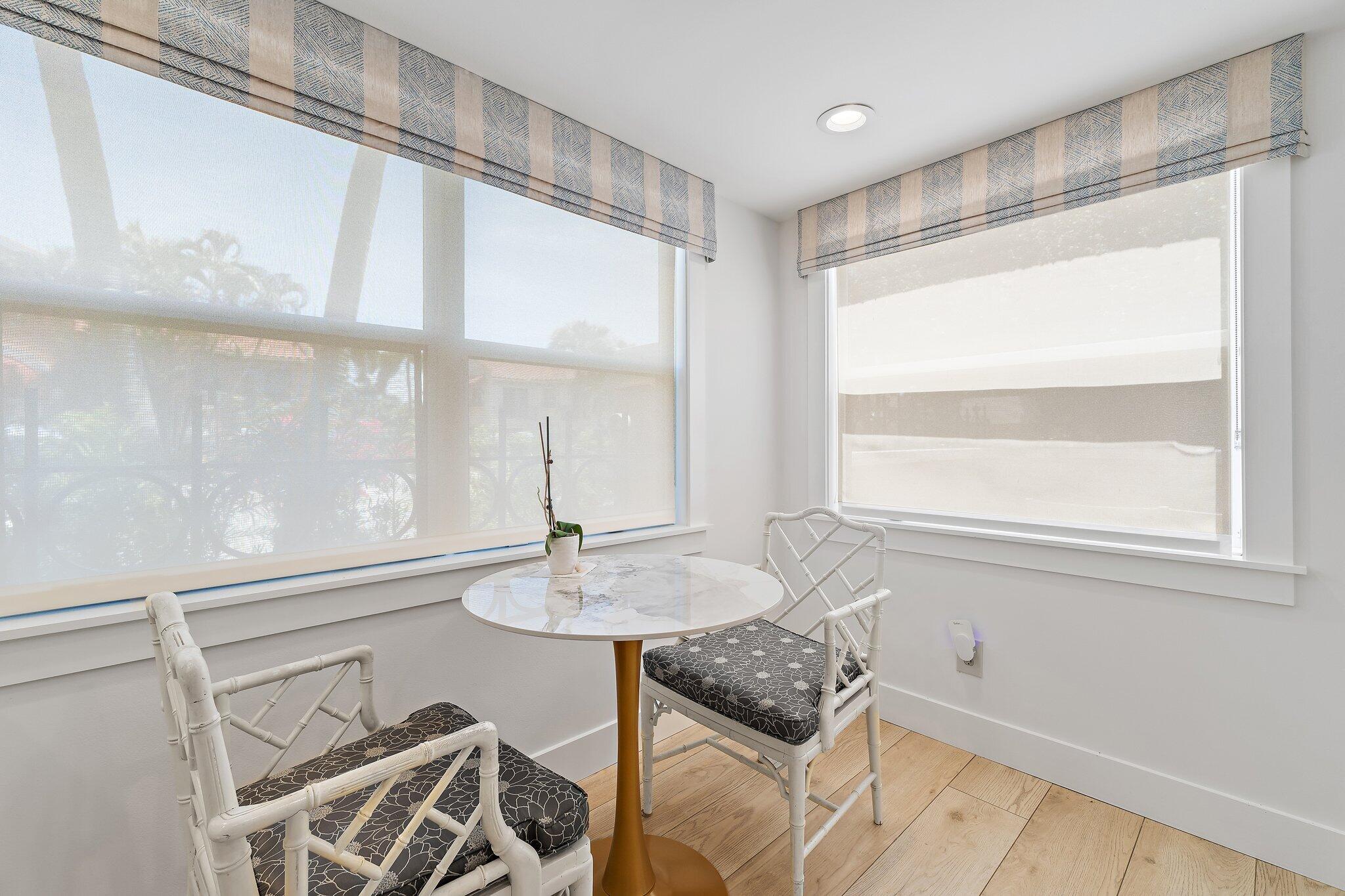 15 Uno Lago Drive, Unit 15 Juno Beach, FL 33408 - Photo 19 of 50 a dining room with window