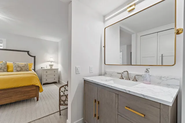 a en suite bathroom with a sink and a mirror