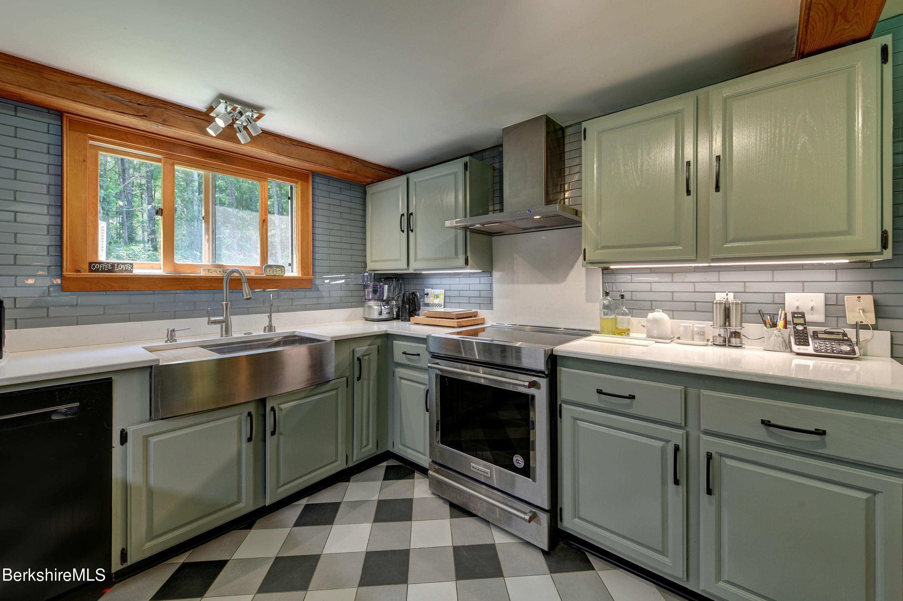 305 South Undermountain Road Sheffield, MA 01257 - Photo 3 of 32 15-Kitchen