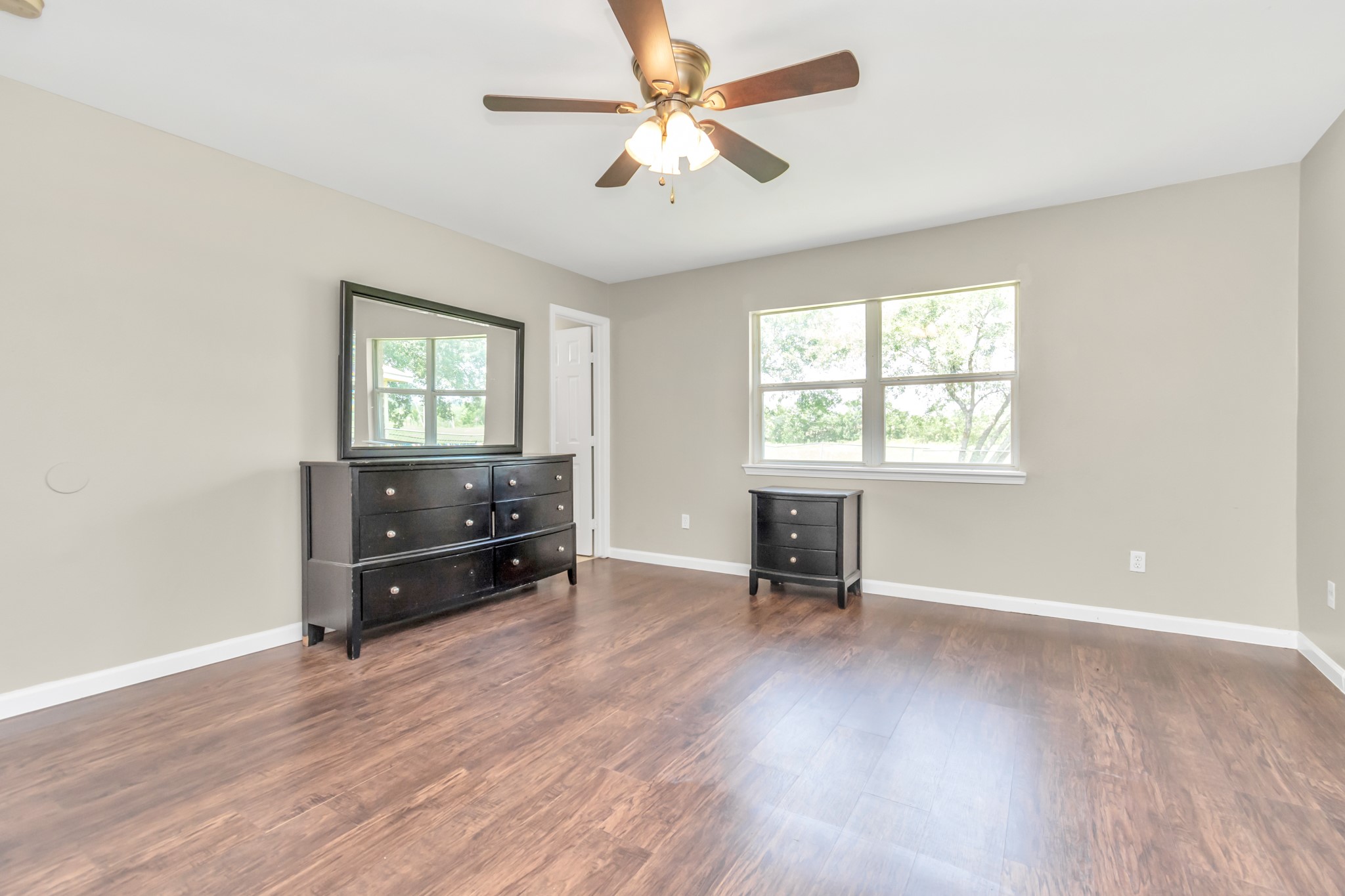 14519 Edenglen Drive Houston, TX 77049 - Photo 27 of 32 an empty room with windows and a ceiling fan