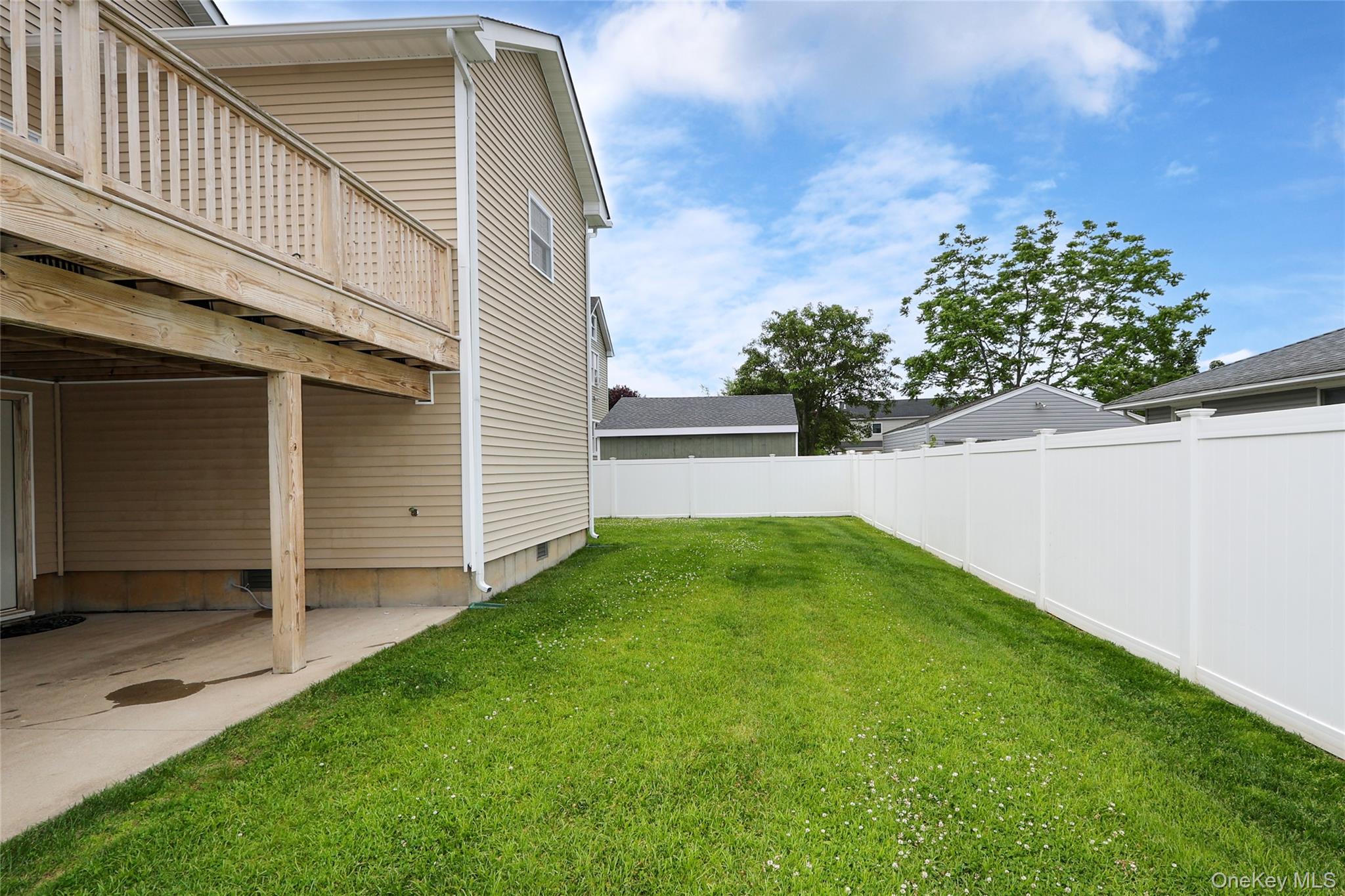 370 Rider Avenue Patchogue, NY 11772 - Photo 33 of 40
