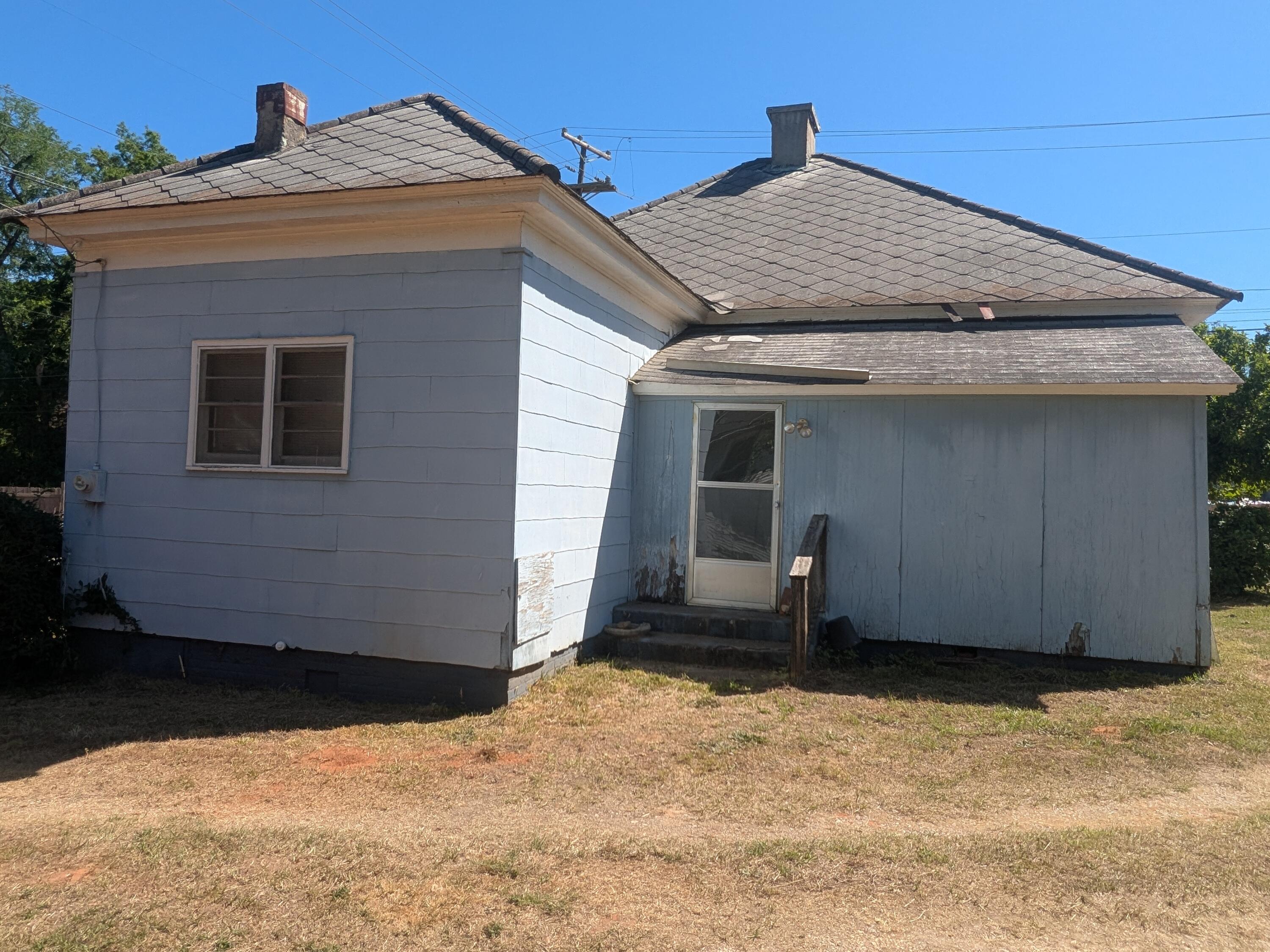 418 Mims Street Edgefield, SC 29824 - Photo 12 of 29 PXL_20260421_151348847.MP