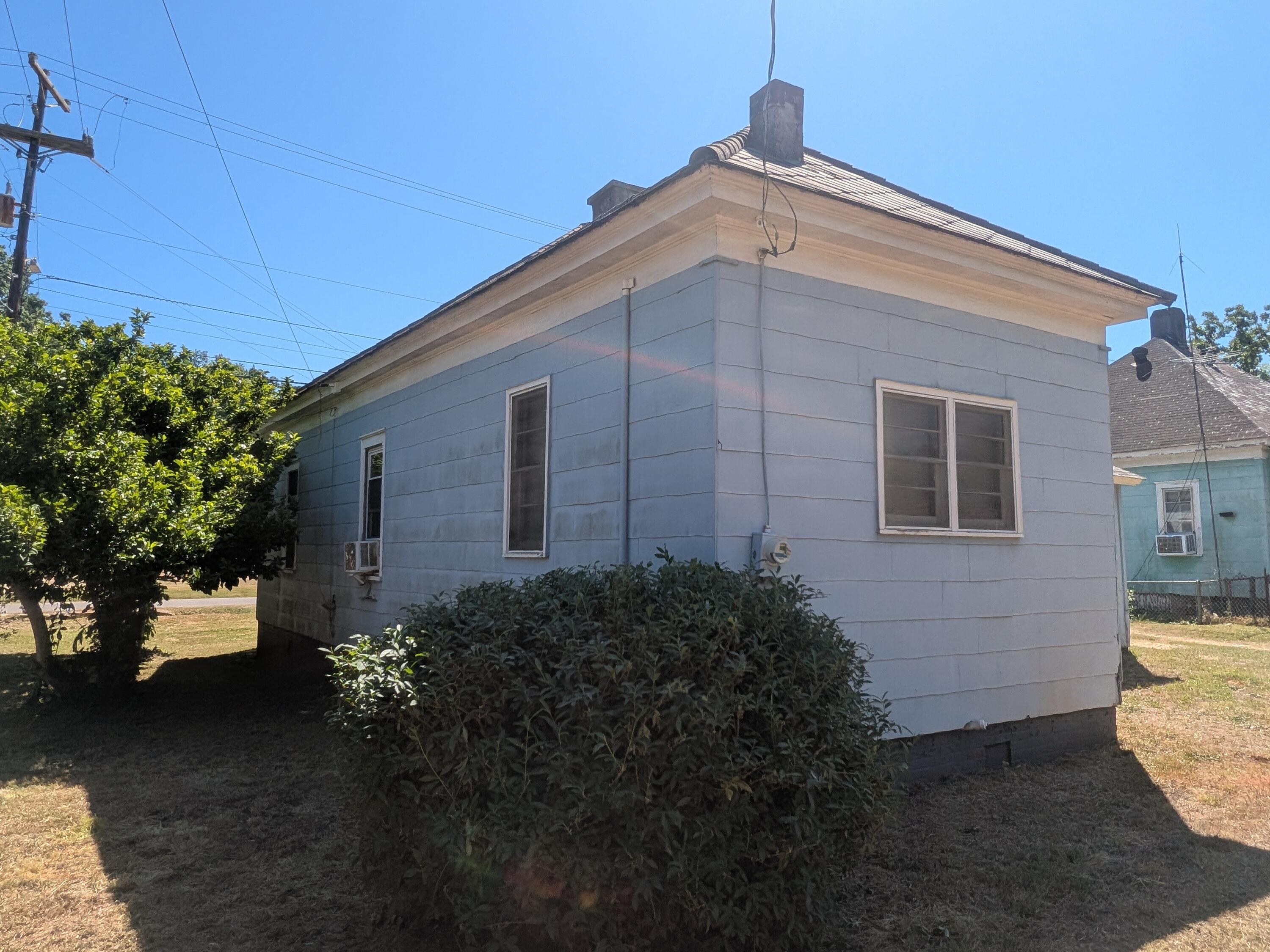 418 Mims Street Edgefield, SC 29824 - Photo 24 of 29 PXL_20260421_151310589.MP