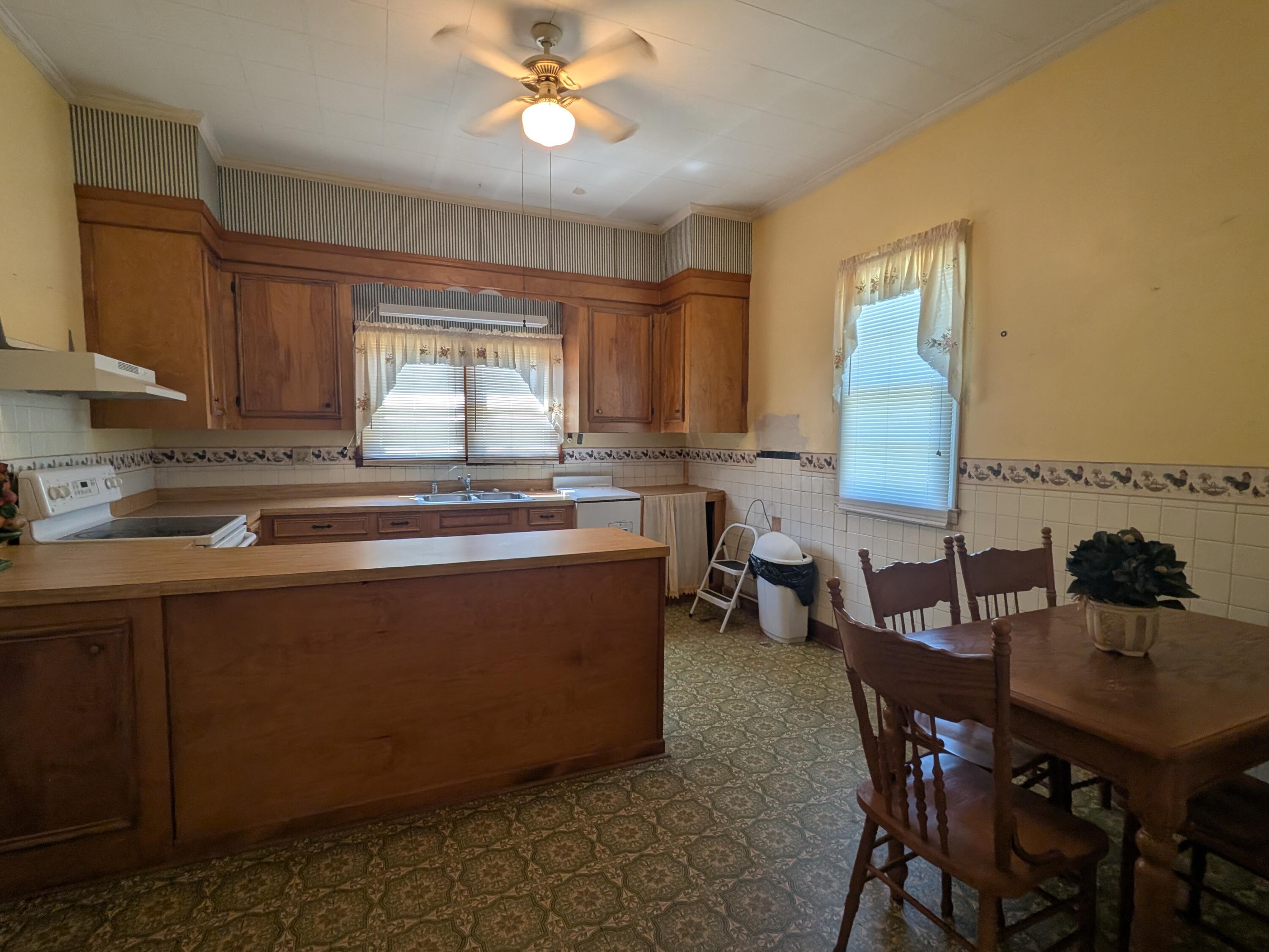 418 Mims Street Edgefield, SC 29824 - Photo 4 of 29 PXL_20260416_183355362.MP