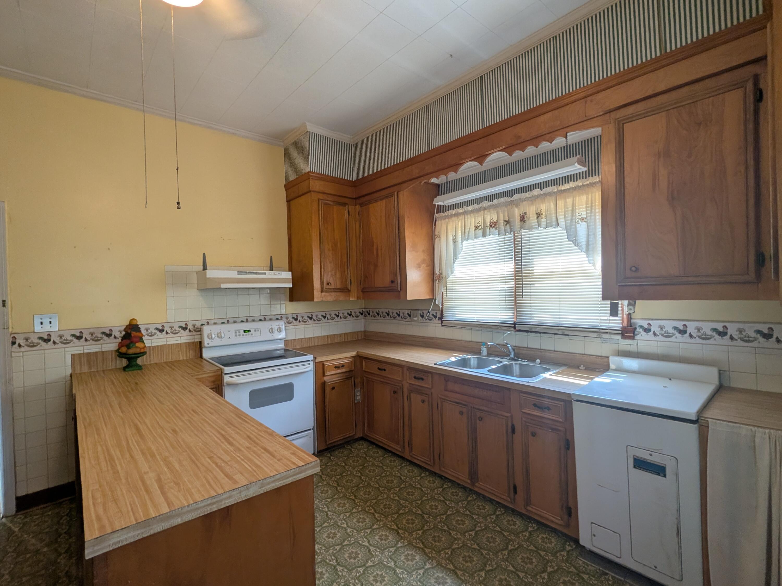 418 Mims Street Edgefield, SC 29824 - Photo 7 of 29 PXL_20260416_183319980.MP