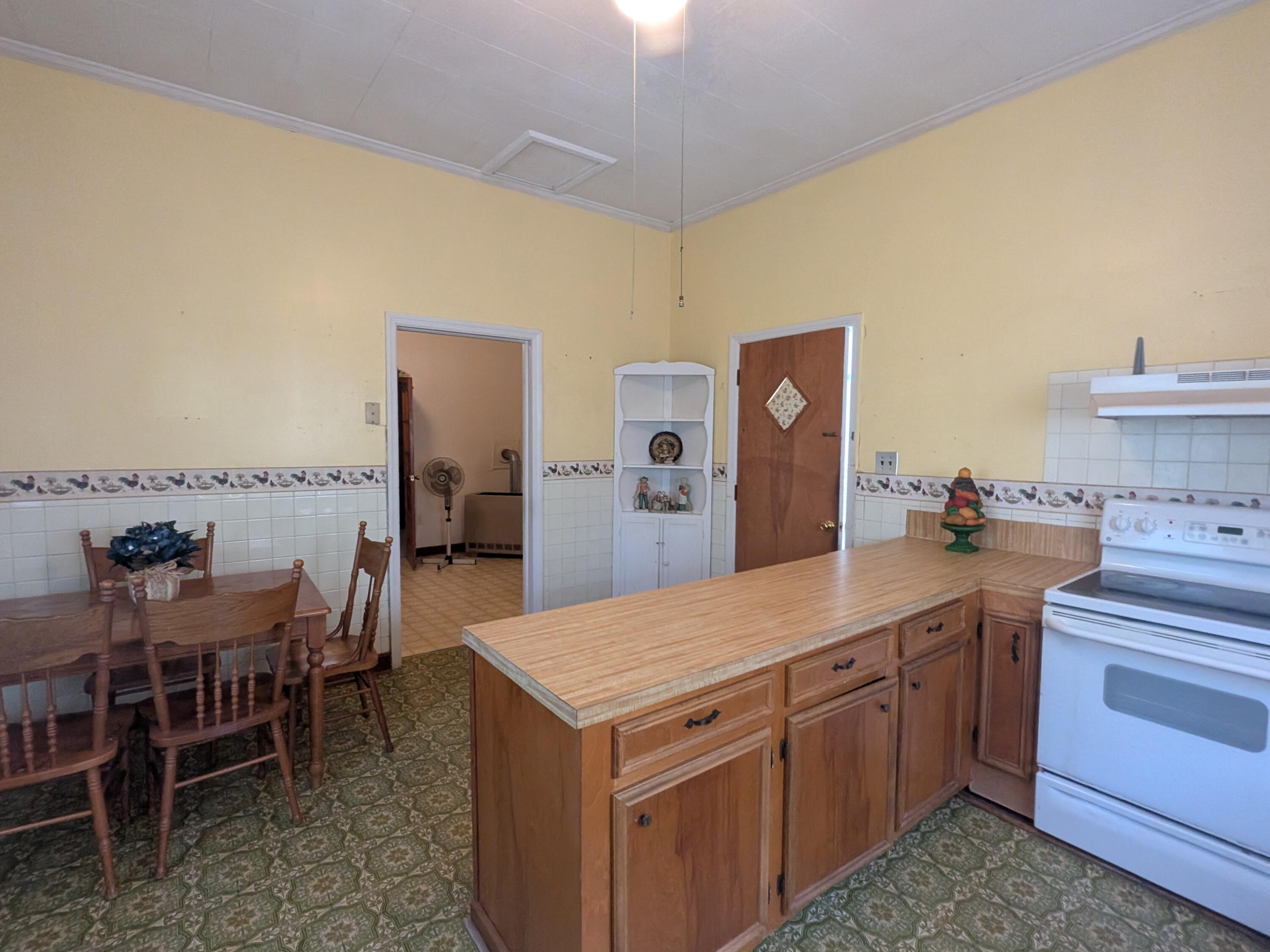 418 Mims Street Edgefield, SC 29824 - Photo 8 of 29 PXL_20260416_183413264